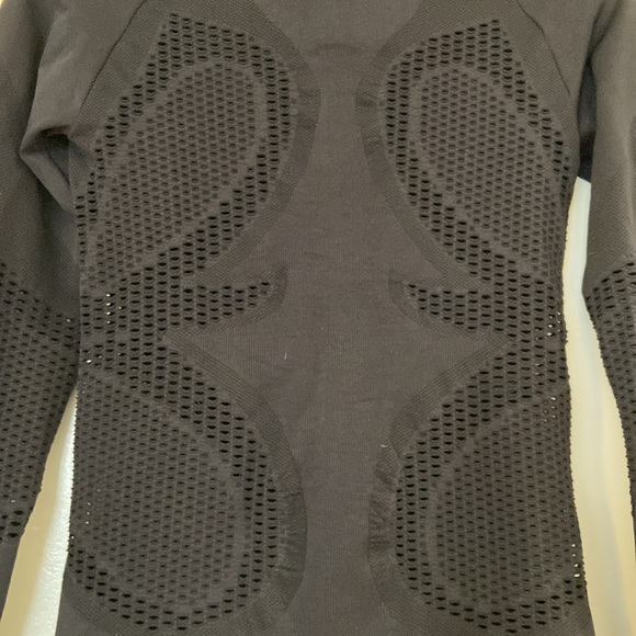 Fabletics Black Mesh Design Fitted Jacket w/ thumb holes (XS) - Picture 6 of 10